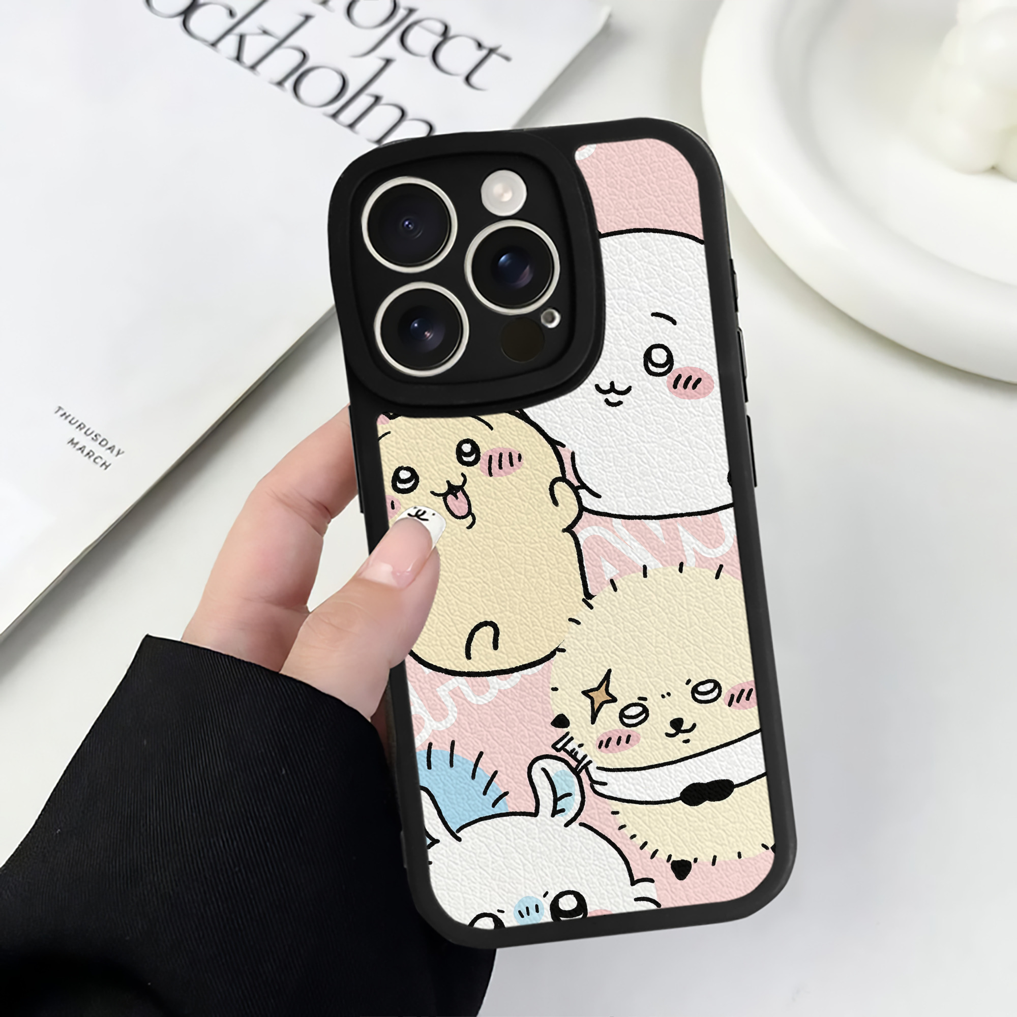 （画像用） ちいかわ Chii-kawa 【iPhone 16シリーズ対応】シリコンスマホケース（レザー調） 材質：シリコン